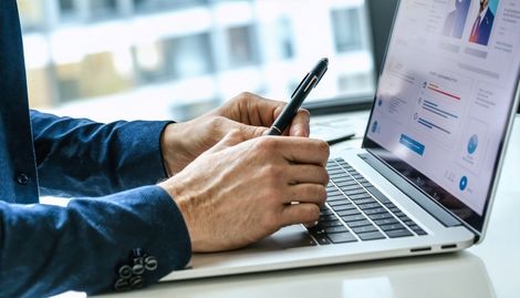 Dakikalar İçinde Etkileyici CV Hazırlama: Profesyonel Özgeçmiş Tasarımı ve Kariy